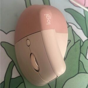 Logi Wireless Mouse in Pink and Cream